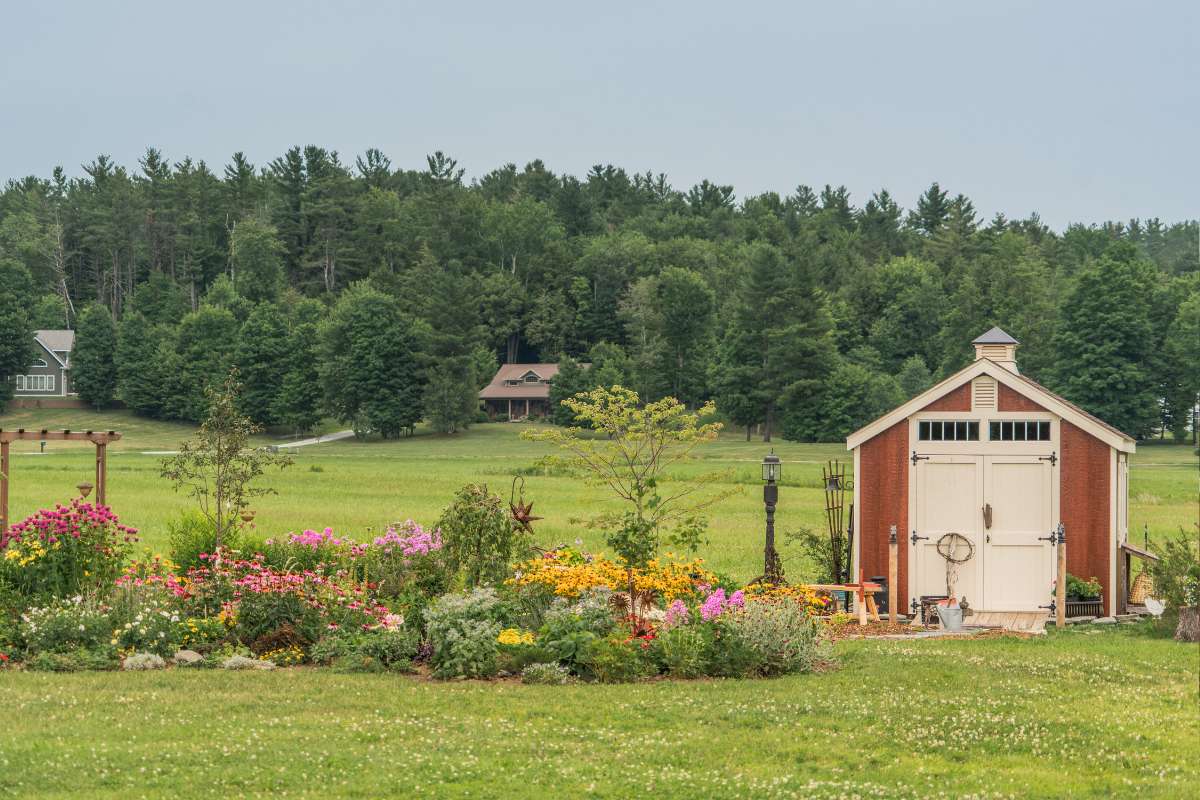 Pourquoi choisir son abri de jardin en bois ?